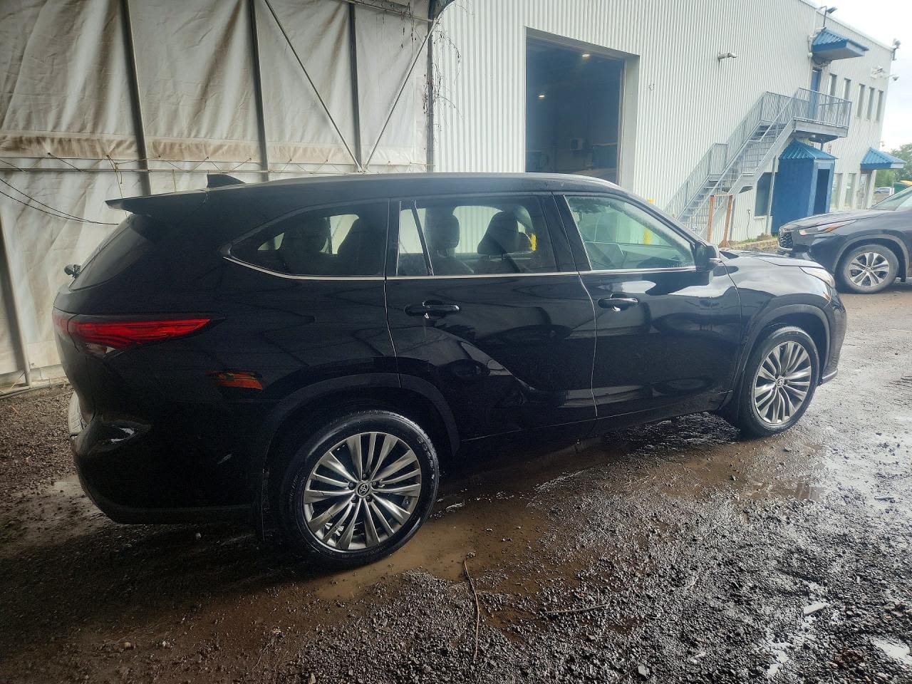 2022 Toyota Highlander Platinum detail view